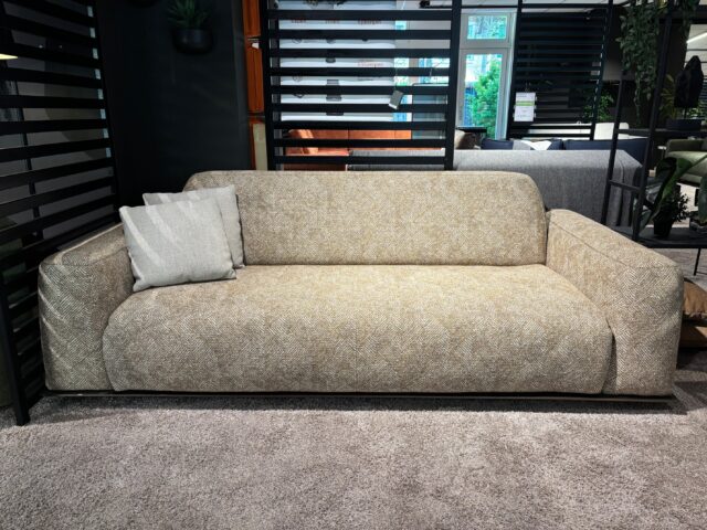 slaapbank Fox showroommodel, mooie stof en loungebank